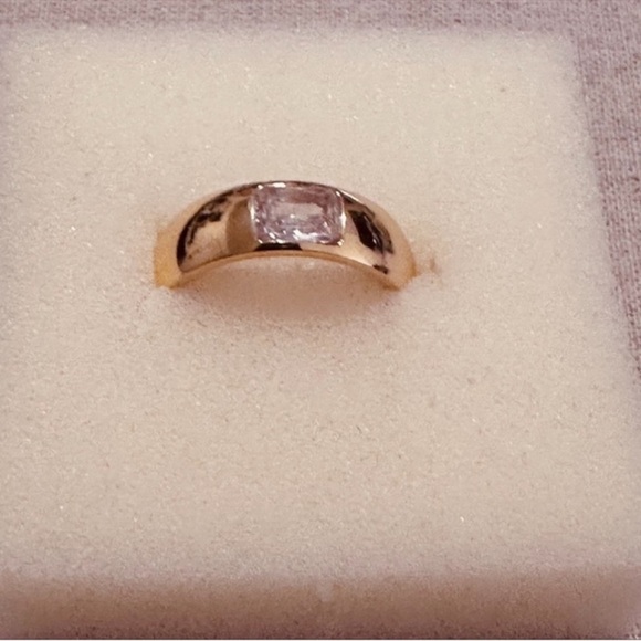 Ellie Vail | Ring | Donut Band with Center Stone - Picture 5 of 13